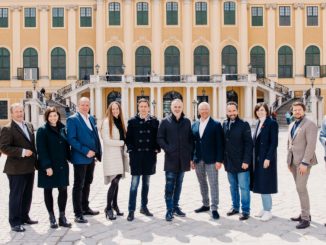 Die Jury des Austrian Event Award vor Schloss Schönbrunn