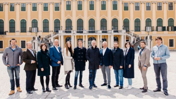 Die Jury des Austrian Event Award vor Schloss Schönbrunn