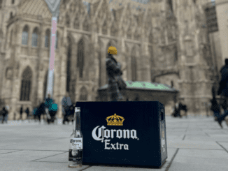 Die Biermarke Corona setzt mit der Einführung eines Pfandflaschensystems einen Schritt in Richtung Nachhaltigkeit.
