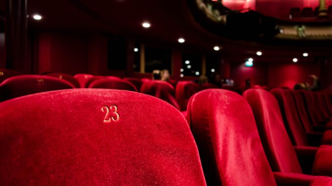 Sitzreihe im Theater