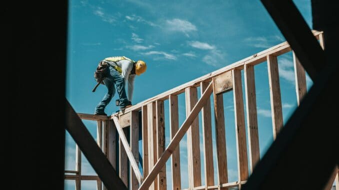 Bauarbeiter auf Baustelle © Unsplash / Josh Olalde