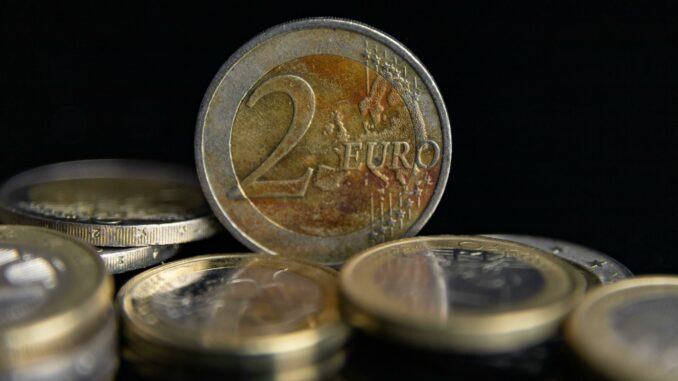 pexels Zu sehen sind Euro-Münzen.