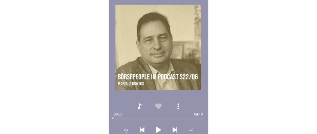Zu sehen ist ein klassisches Podcast-Sujet mit einem Bild von Manolis Kontos.