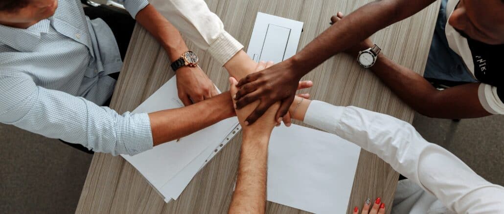 Benefits sind für Unternehmen ein elementarer Baustein für die Mitarbeiterbindung © pexels