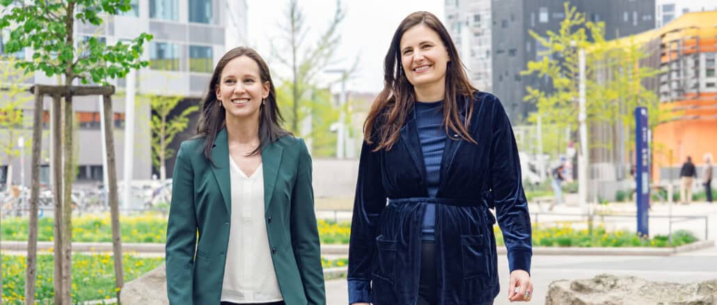 Univ.-Prof. Marion Garaus, Vizerektorin für Forschung, Sigmund Freud PrivatUniversität Wien (links) und Prof. Bernadette Kamleitner, Vizerektorin für Forschung und Third Mission, WU Wien (rechts) © WU Wien