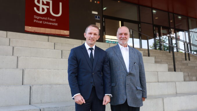 SFU_ Kevin Lynch (Skilled Education) und Gründungsrektor Univ.-Prof. Dr. Alfred Pritz v. l. n. r.: Kevin Lynch, Managing Director von Skilled Education mit Univ.-Prof. Dr. Alfred Pritz, Gründungsrektor der SFU